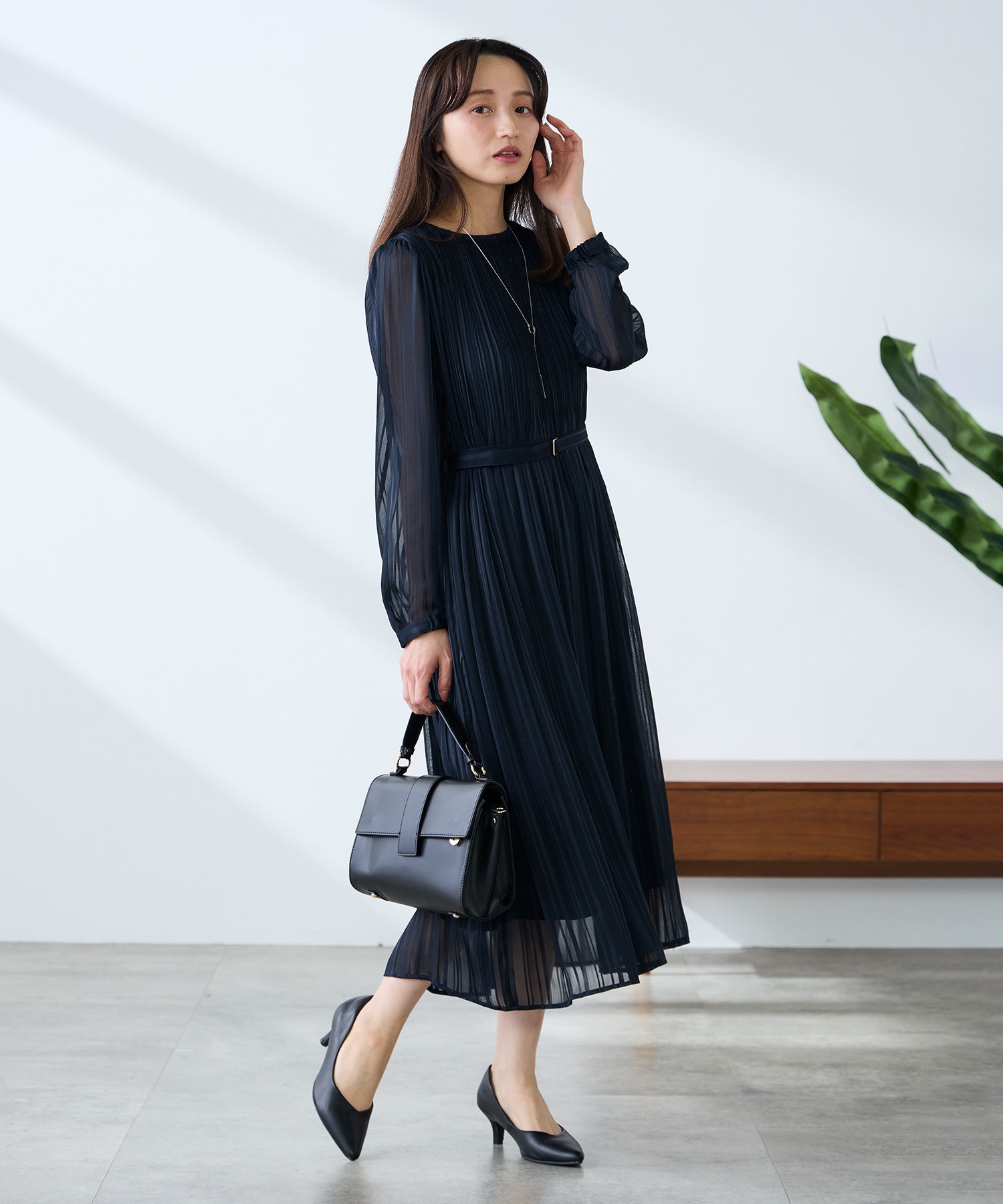 ランダムプリーツワンピース／ネイビー