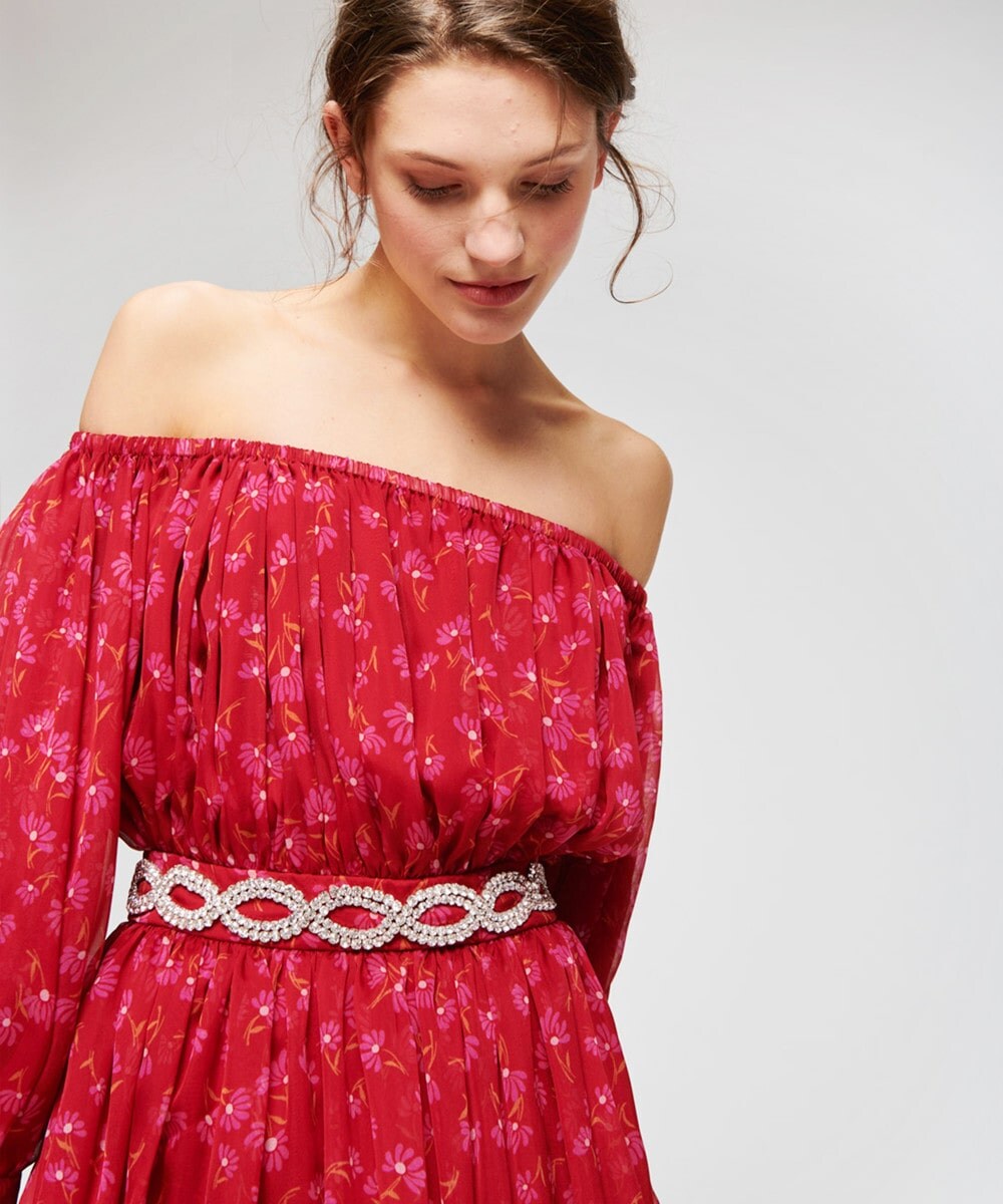 秋の赤ドレス ぴったりの１着を見つけよう イトキンオンラインストア