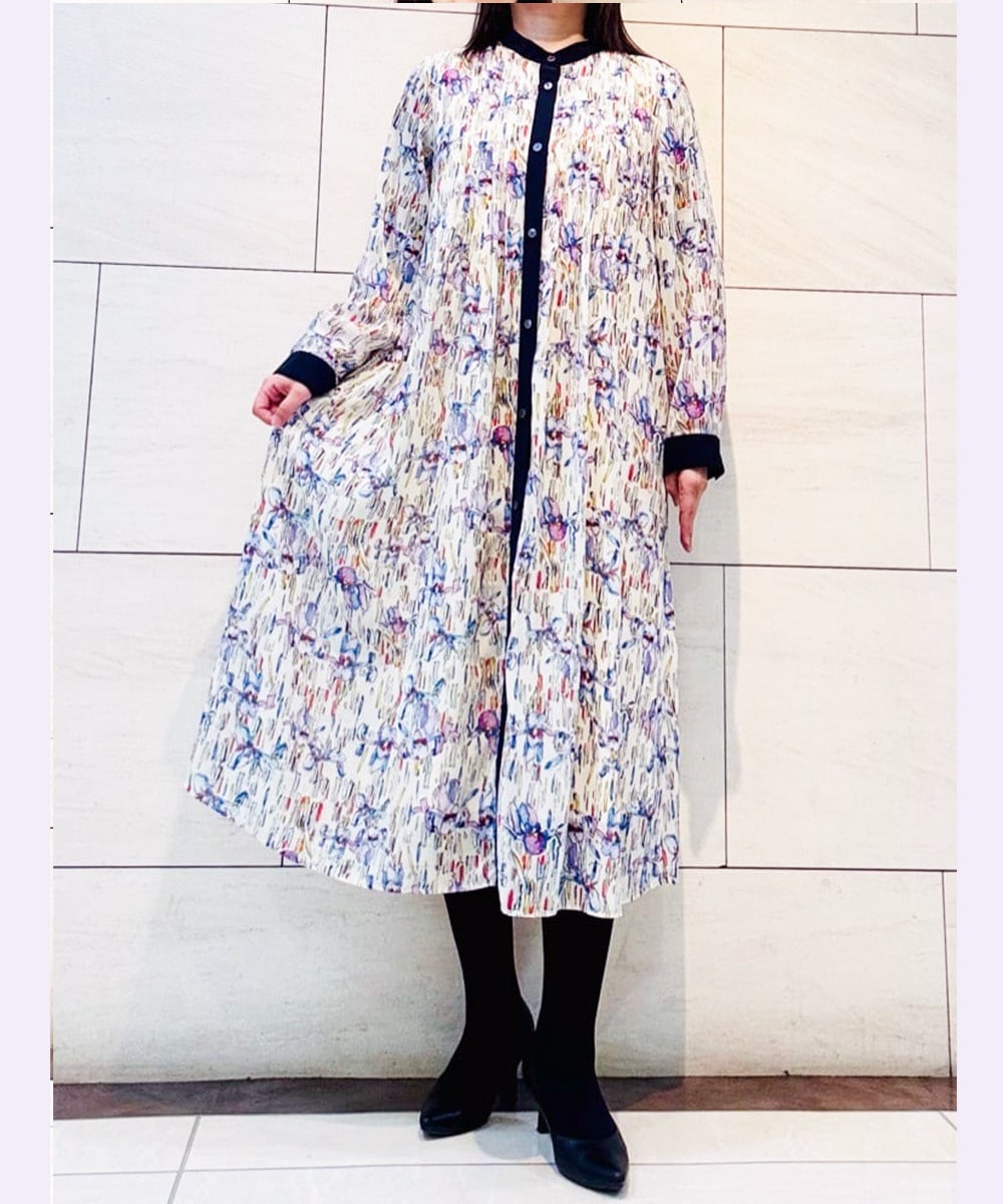 アイリス柄のワンピース