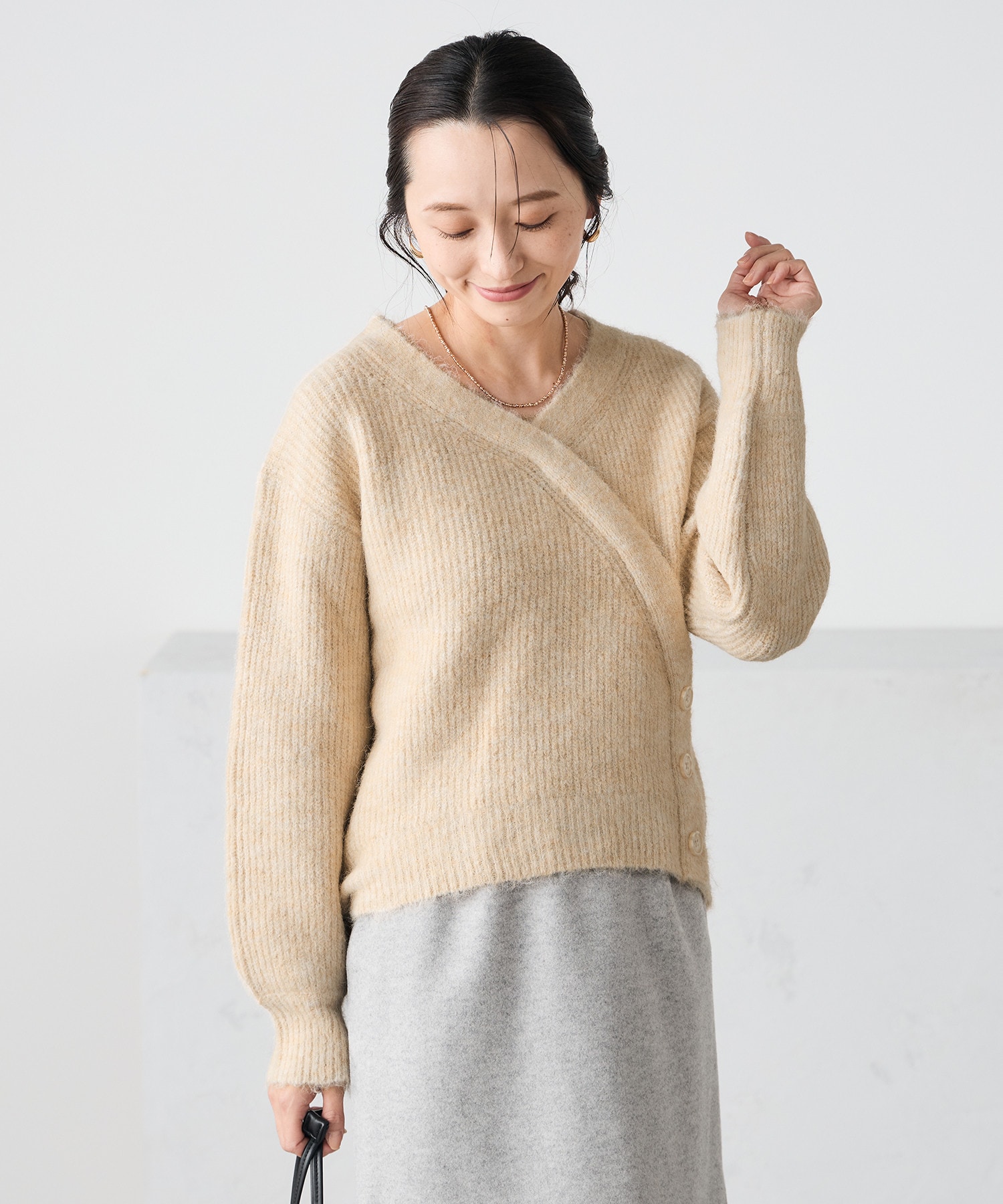 カシュクールライクVネックニット