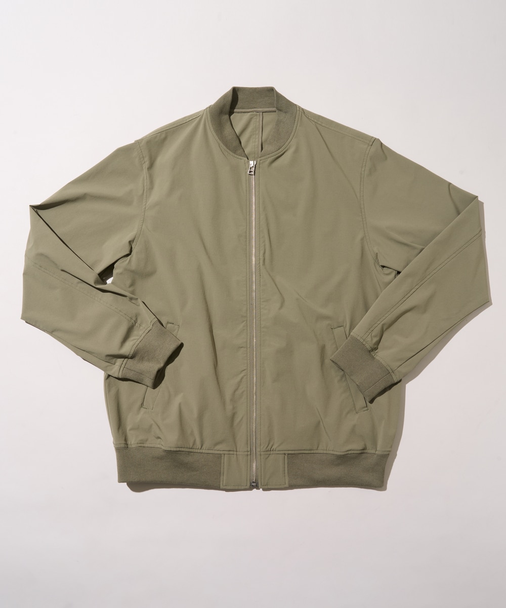 春コーデを仕上げるライトジップアウター