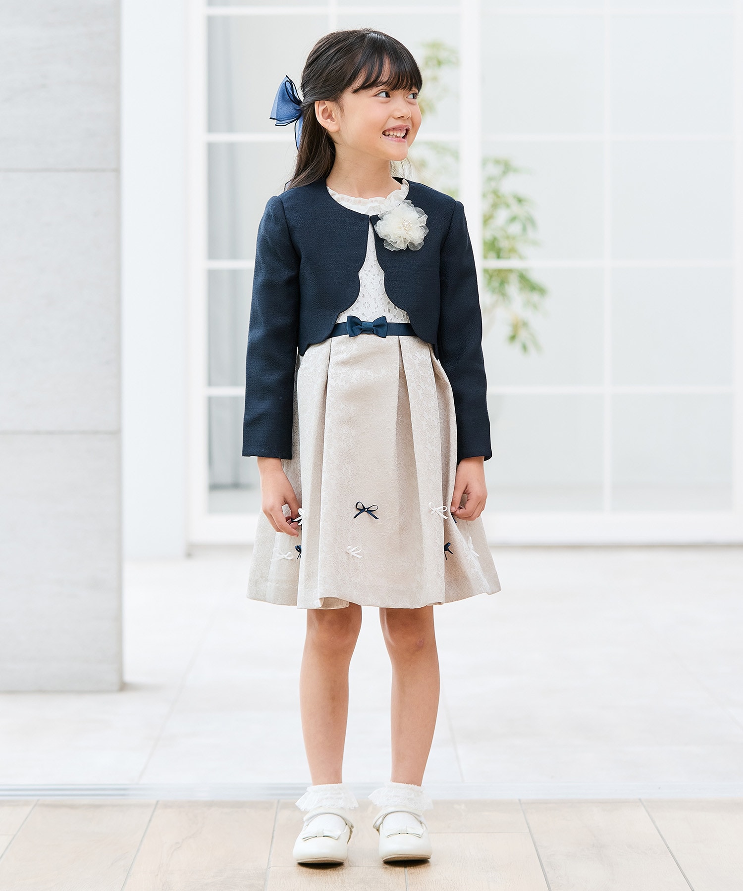 清楚で可愛らしいジャカードワンピース