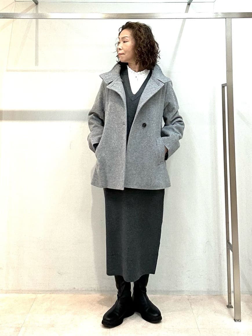 スタンド襟で上品細見せコート