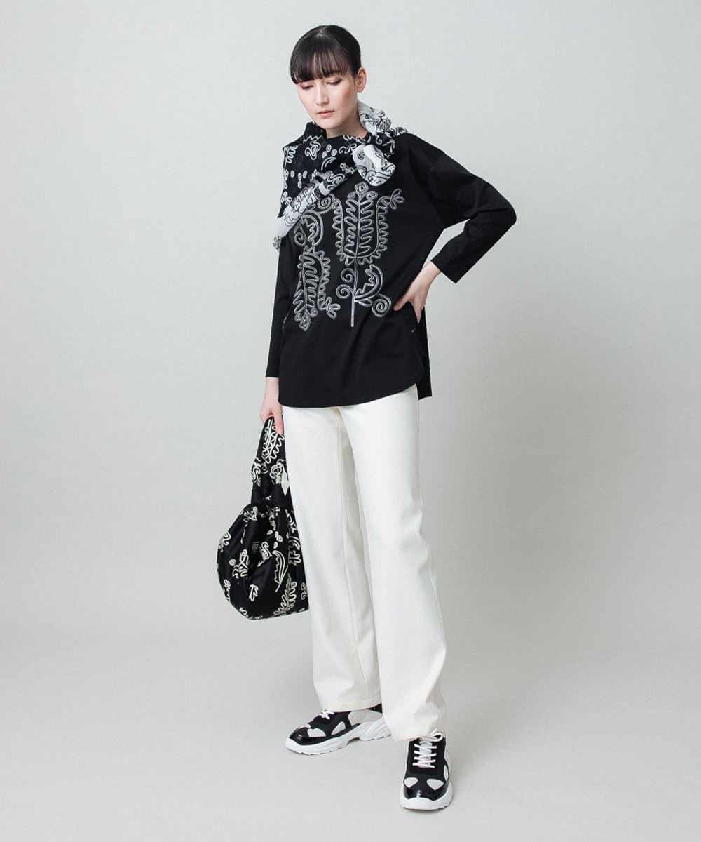 ボタニカルモチーフ刺繍ロングTシャツ/洗える