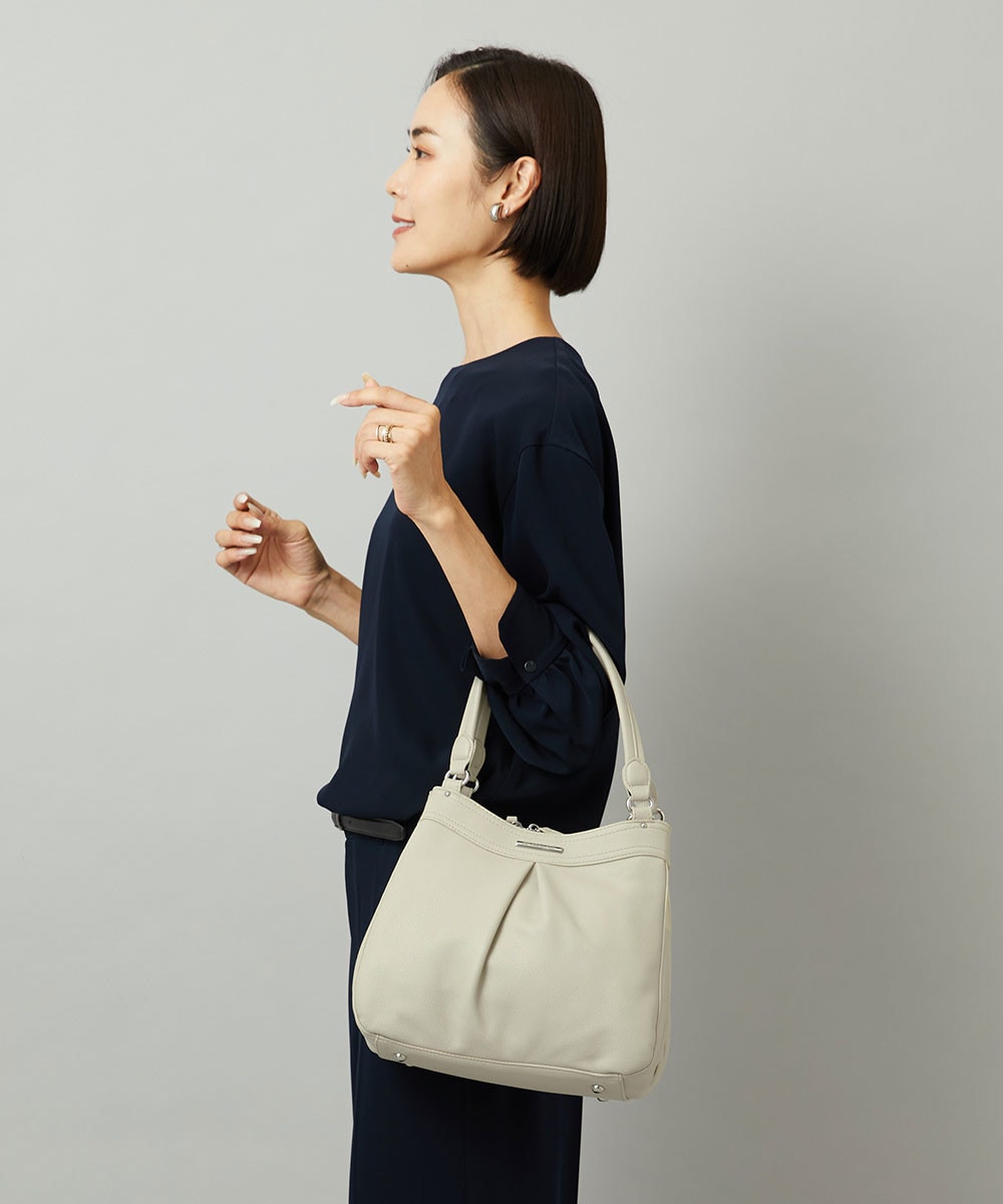 デイリーもオケージョンも活躍のベーシックバッグ