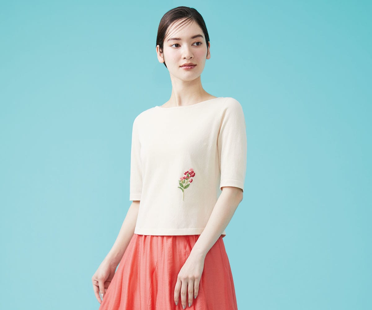 One point flower motif knit top x flare skirt