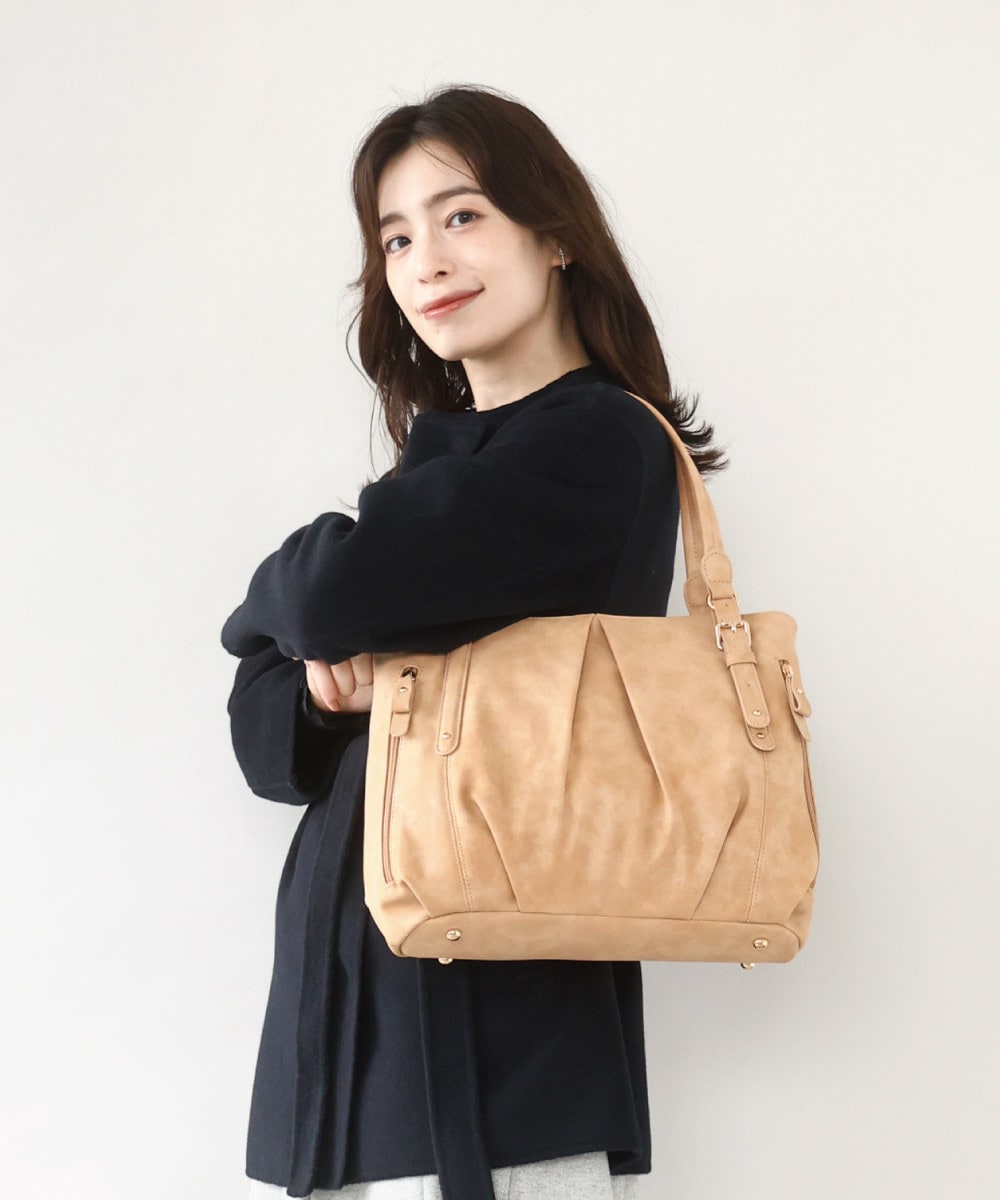 細かなラメが上品にきらめく2WAYトート