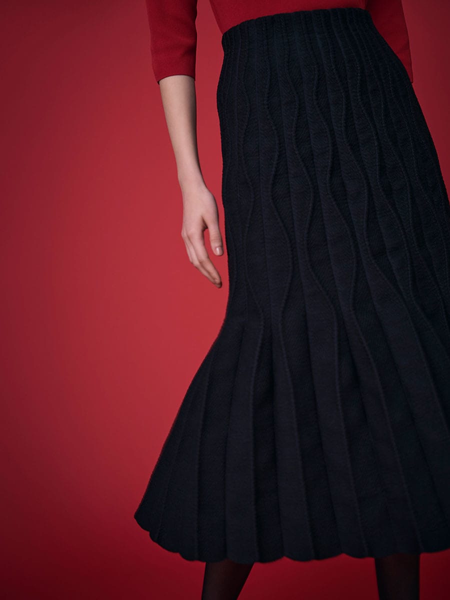 Relief knit skirt