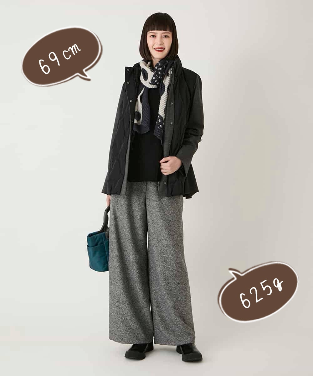 黒のショートキルティングダウンコート