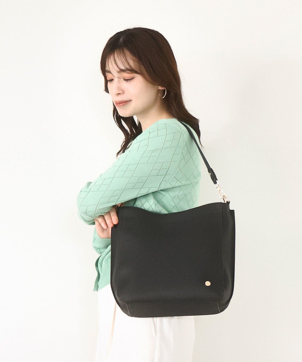 特別感のあるシックなデザインのレザーバッグ