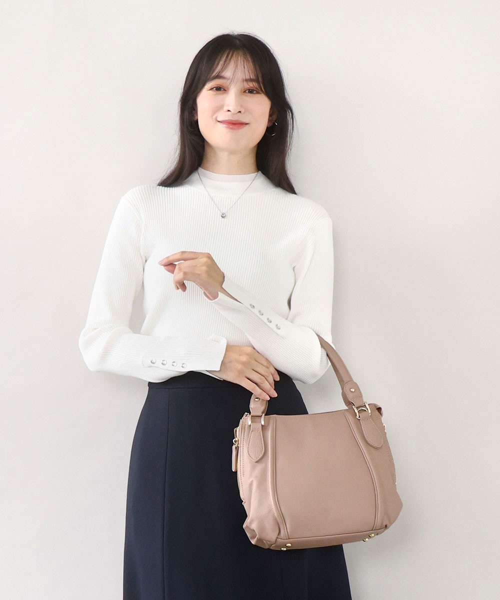 収納力の高さが魅力のレザートート