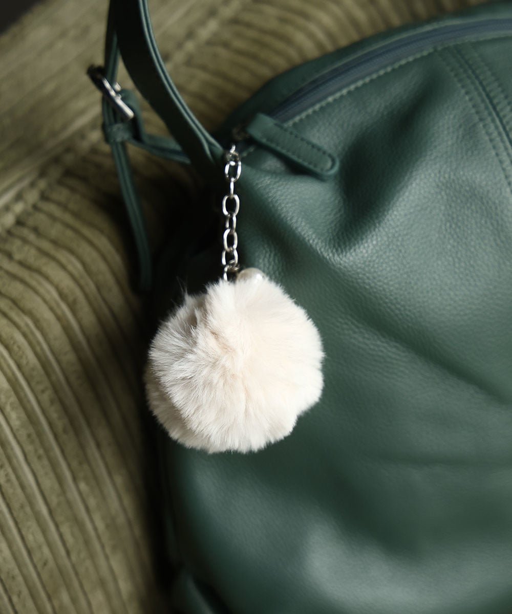 雪玉のようなふわふわフェイクファーのチャーム
