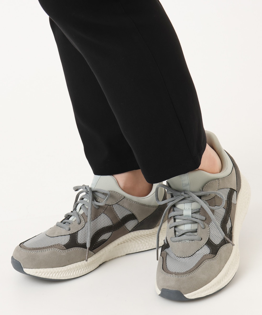 ハンズフリースニーカー