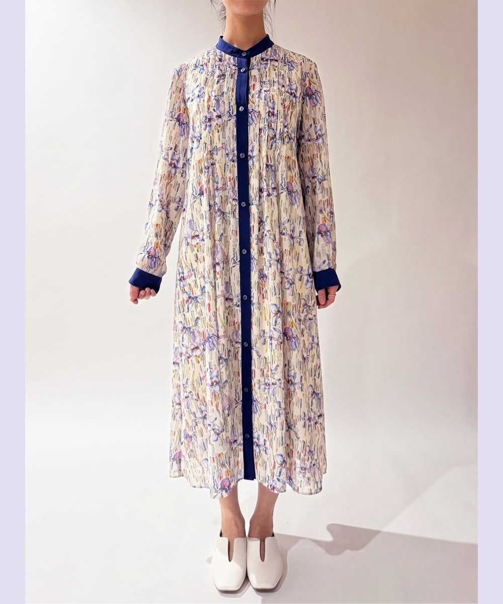 アイリス柄のワンピース