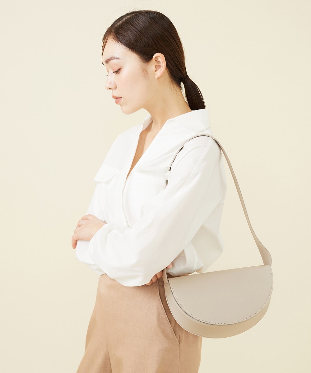 Round leather bag: beige