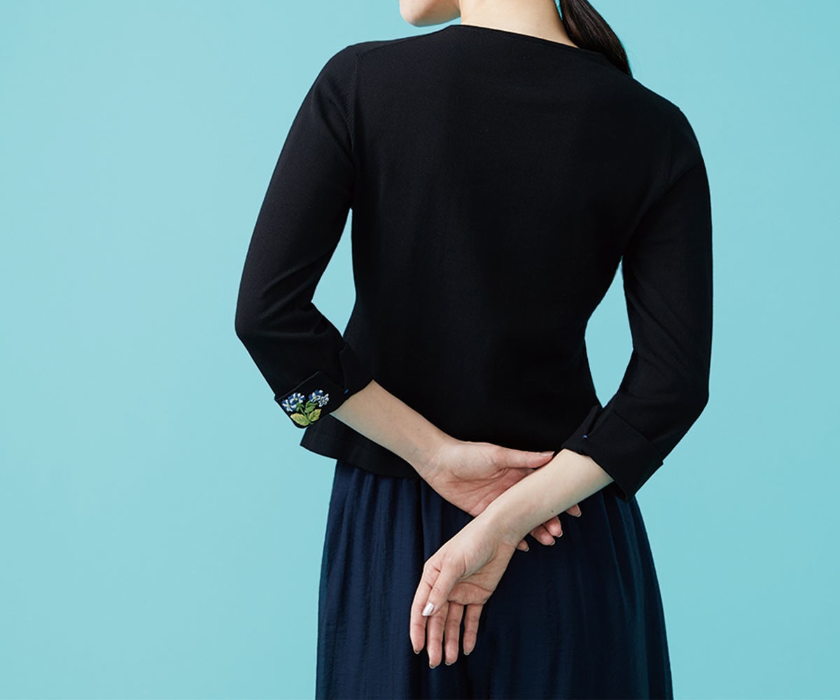 One point flower motif knit cardigan x flare pants