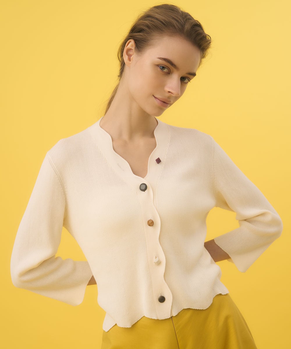 Buttoned wave knit
