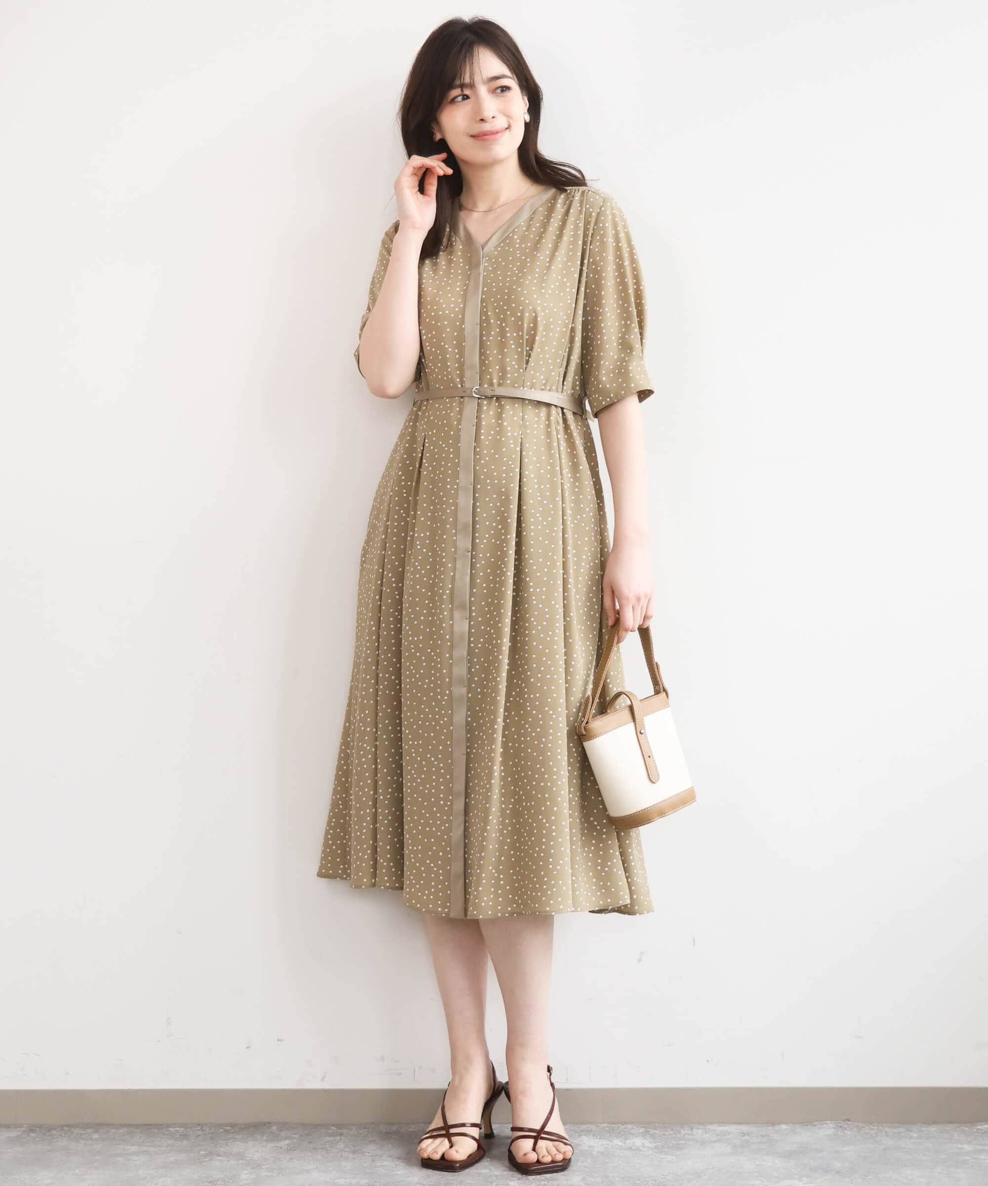 ドット柄ウエストタックワンピース/洗濯機で洗える/WEB限定サイズあり