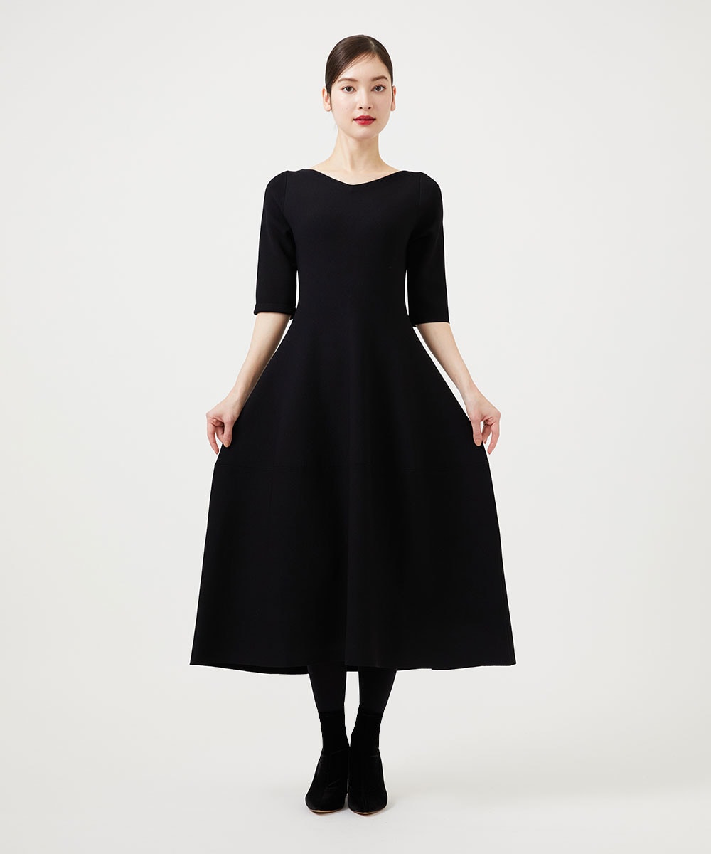 Round form knit dress