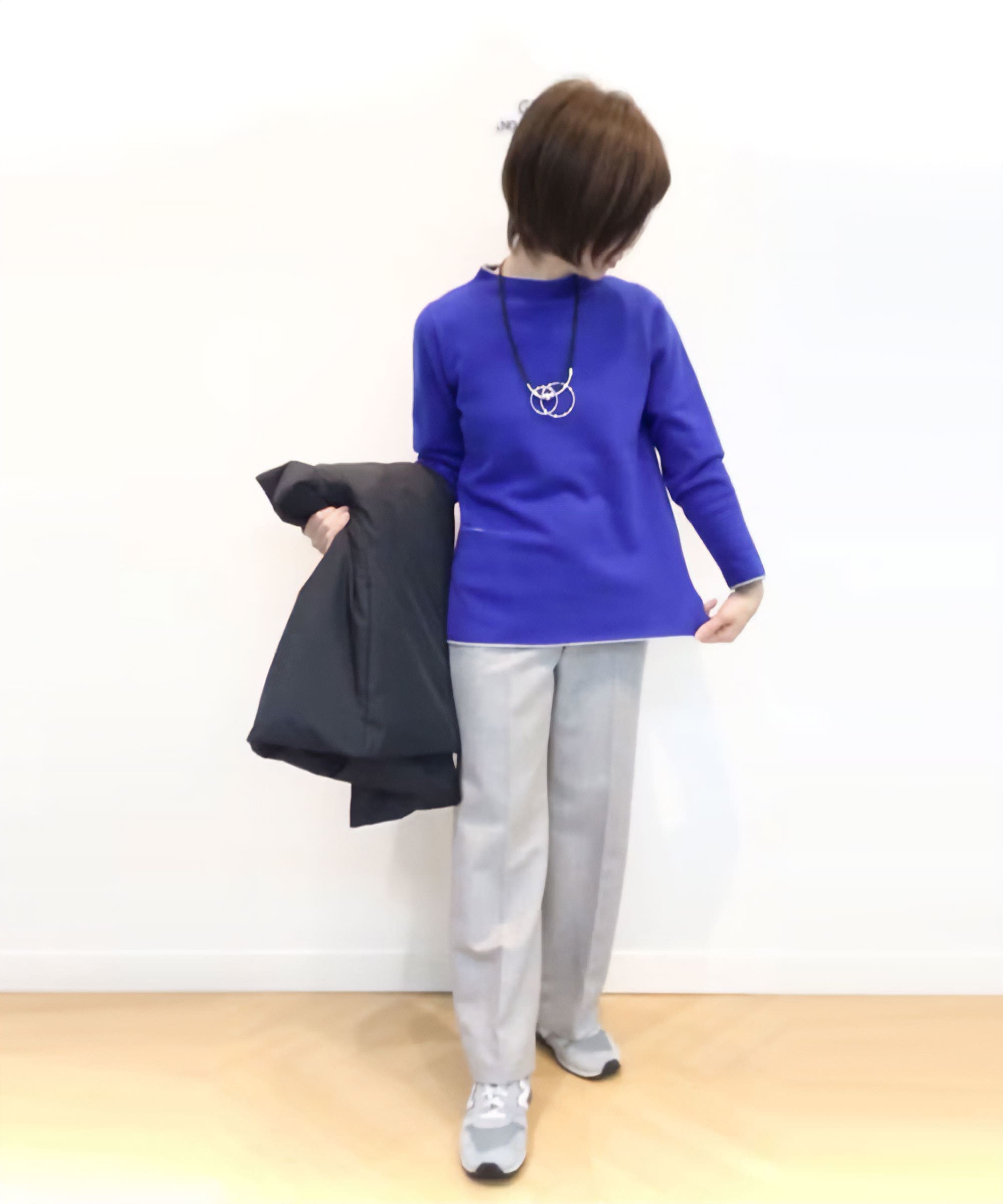 奥行きのある素材が装いを後押し