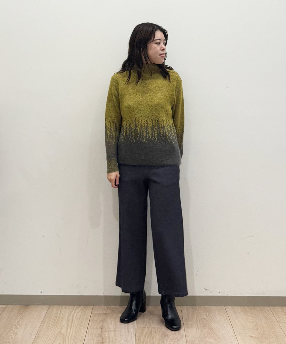 一枚で着映えする、大人モダンニット