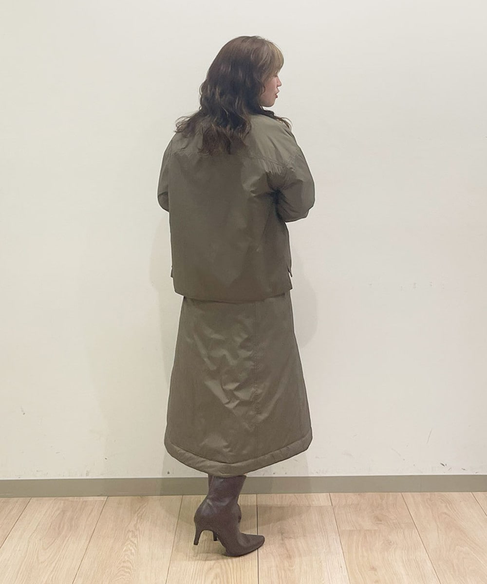 さっと羽織るのにちょうどいいライトブルゾン