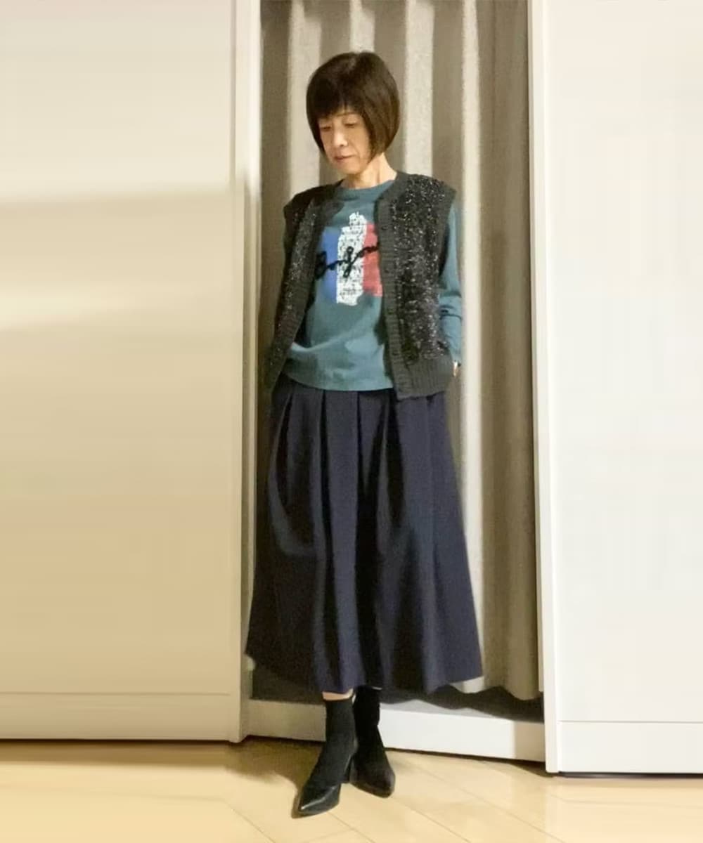 どの季節も着まわせるナイロンスカート