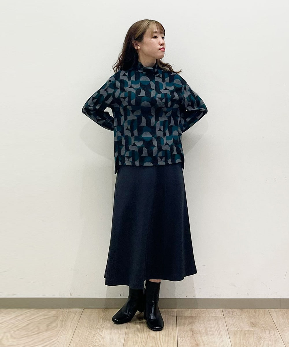 幾何柄でコーデが華やぐプルオーバー