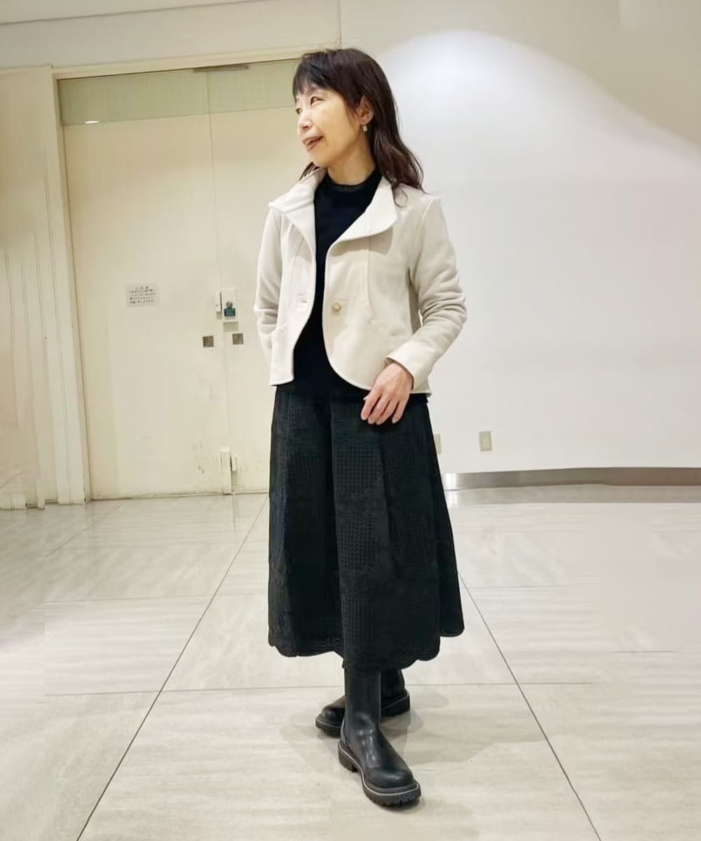 クラシカル×モダンな着こなしで華やかな場所へ