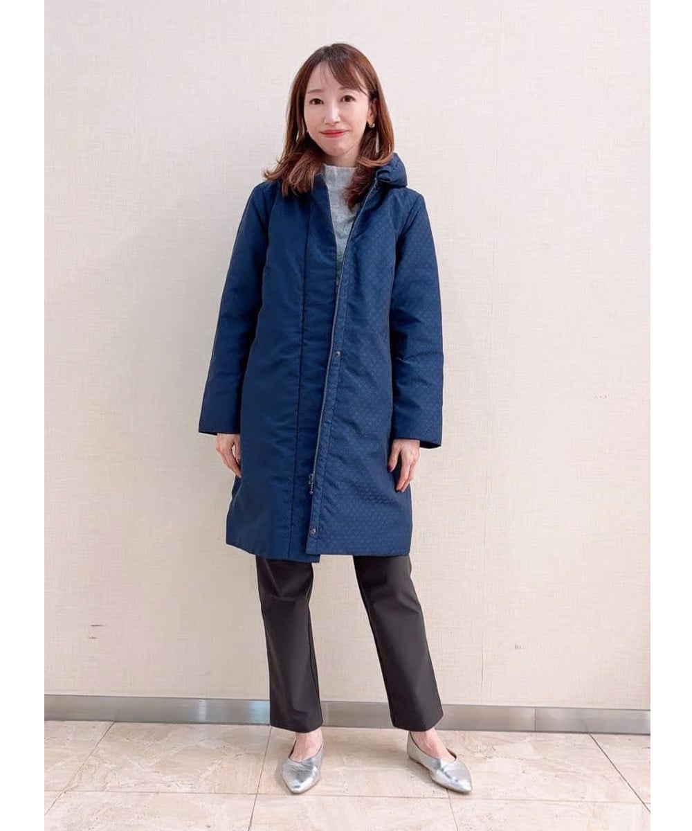 ドット柄が目を引くジャカードダウンコート