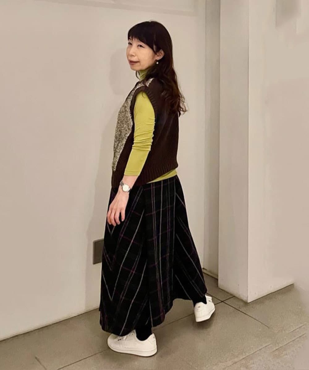 明るい色でコーデが引き立つ一着