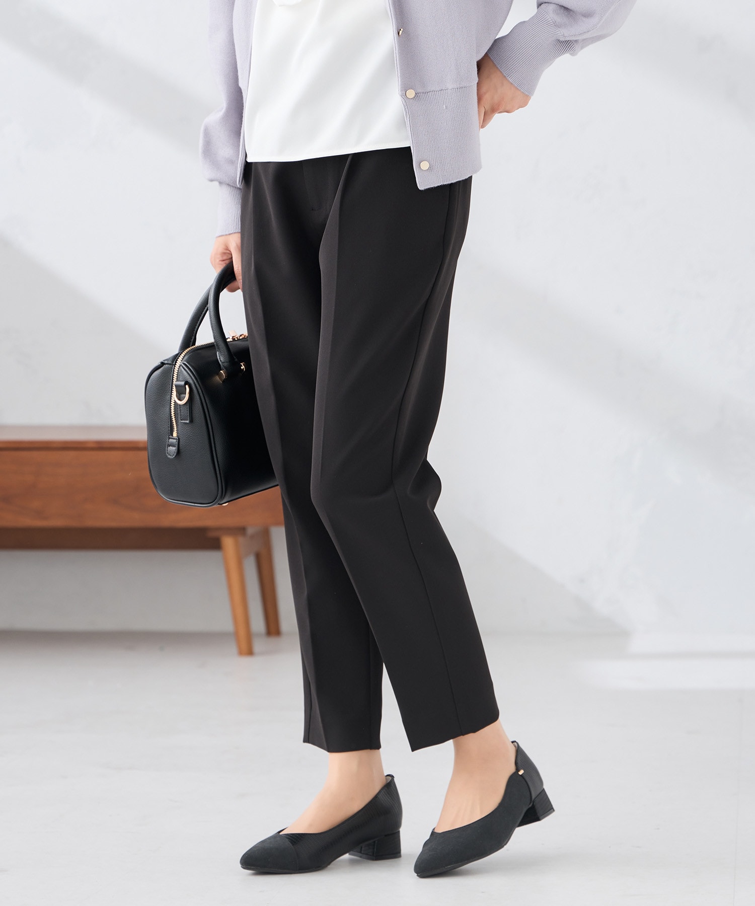 テーパードパンツ