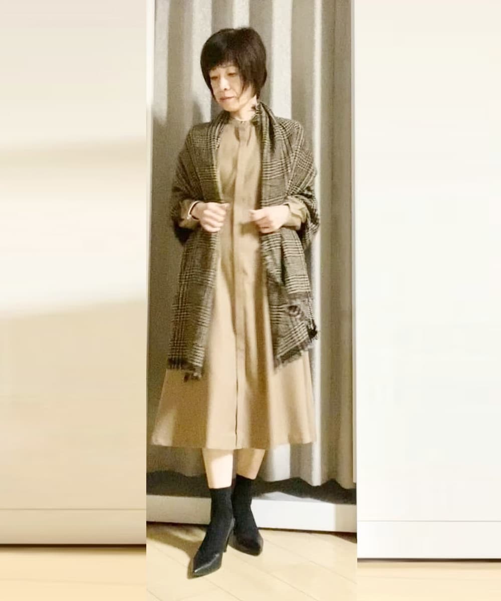 大人の品と華やぎが両立するスタイル