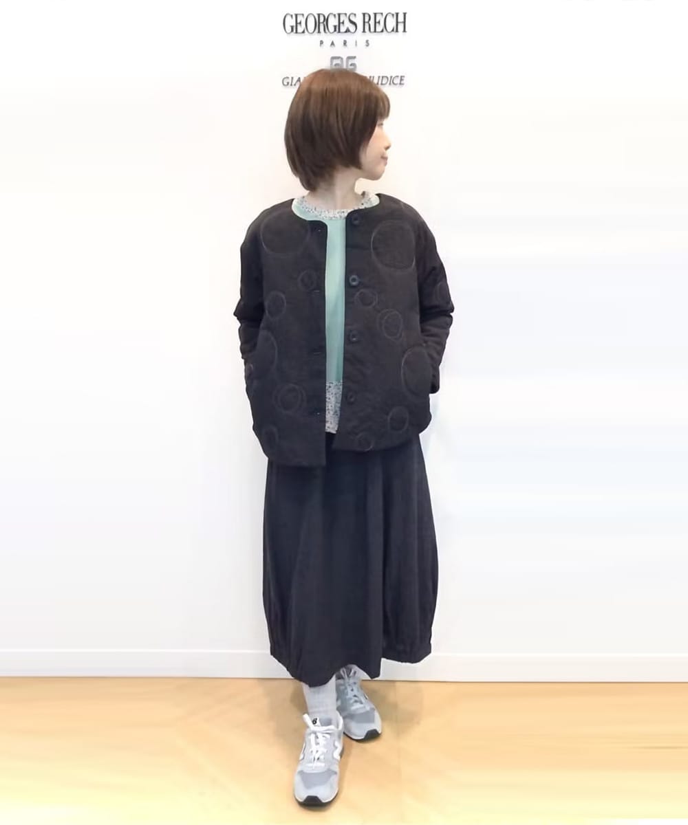 軽くてさっと羽織れるノーカラージャケット