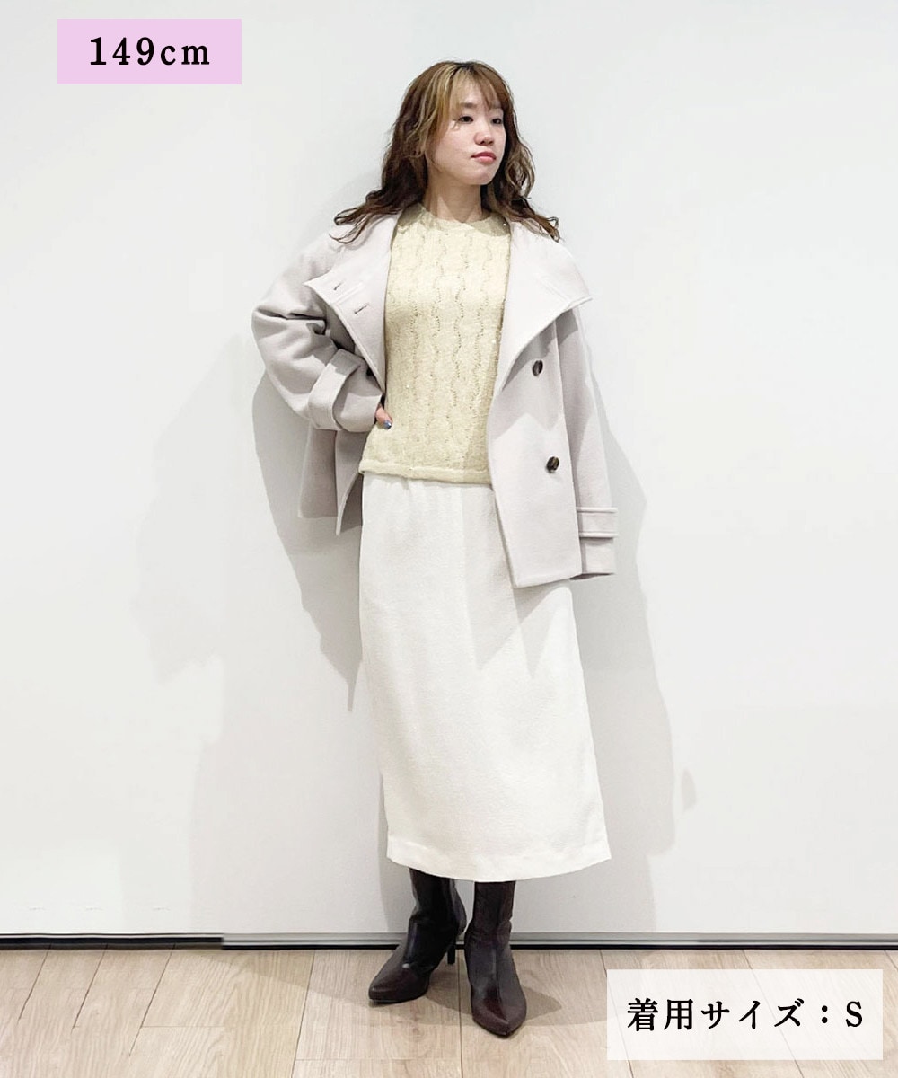 冬の街並みに映えるワンコーデ