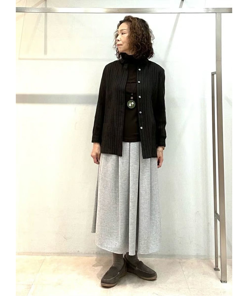 上品なストライプ柄のブラウス