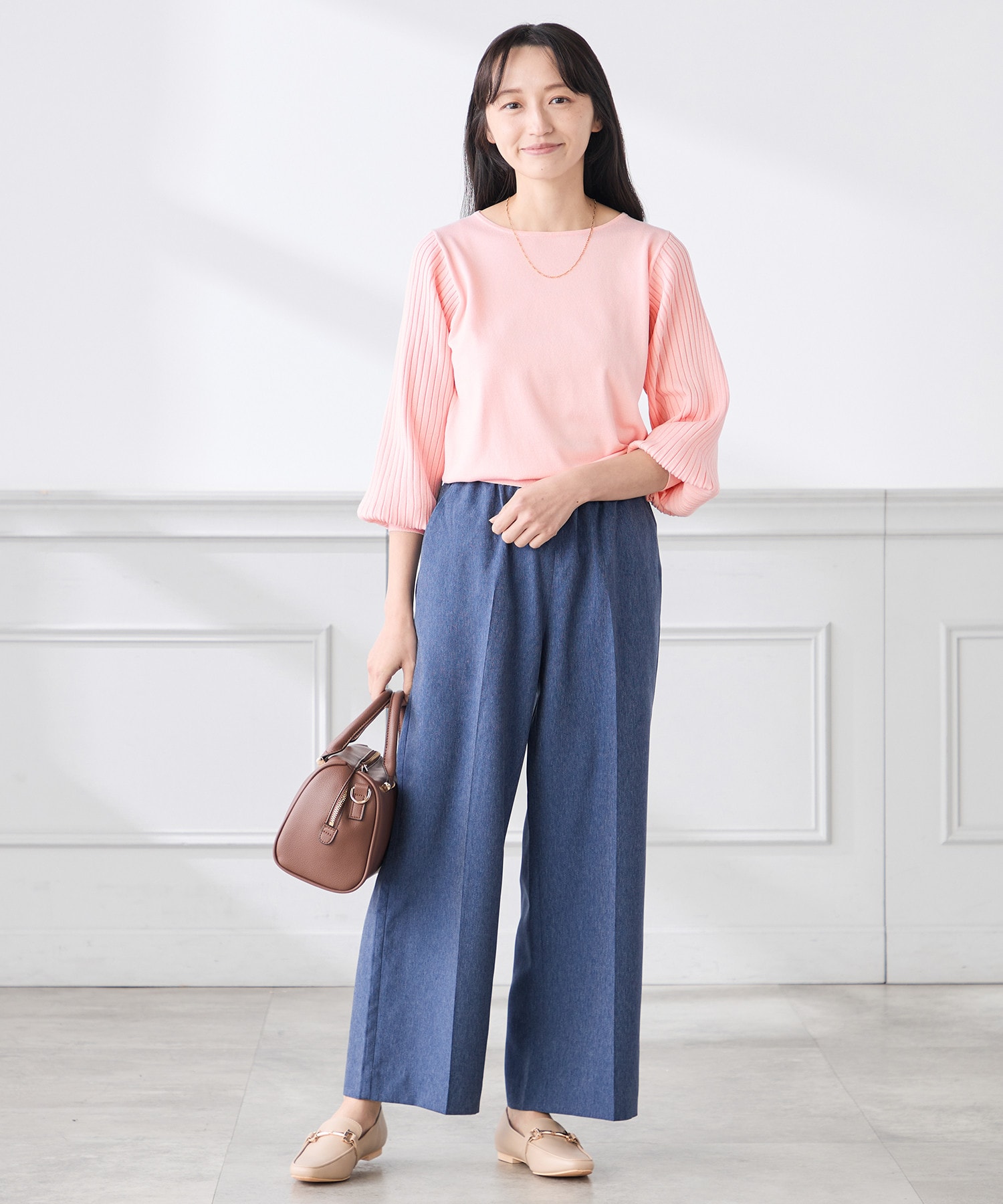 きれいめ派のデニム見えイージーパンツ