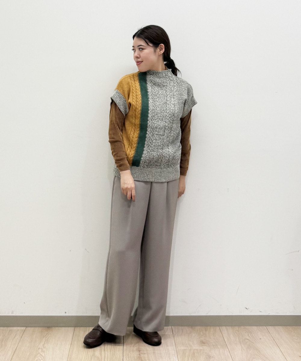 上品に着映える配色ニットベスト