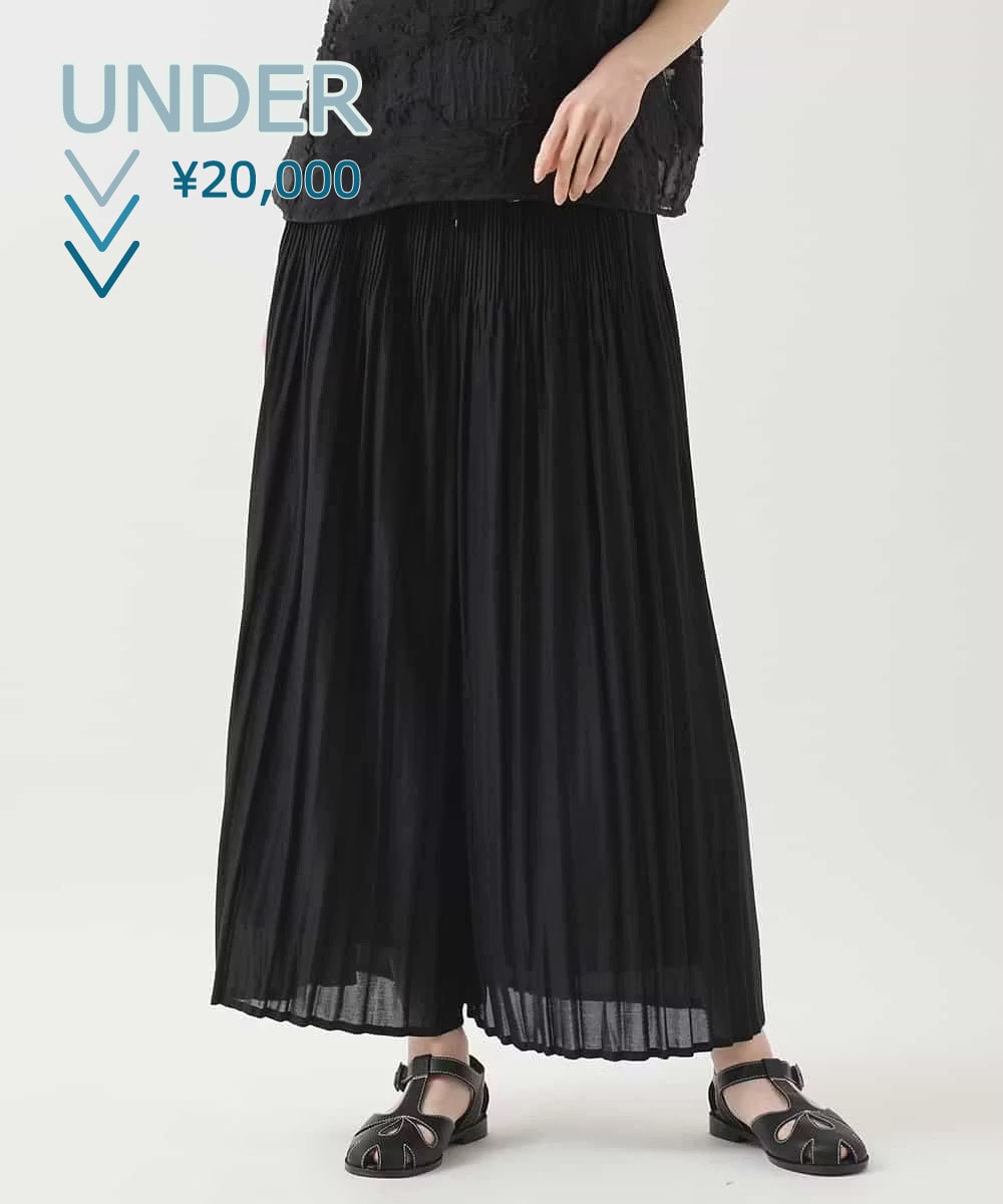 BLACKのプリーツワイドパンツ