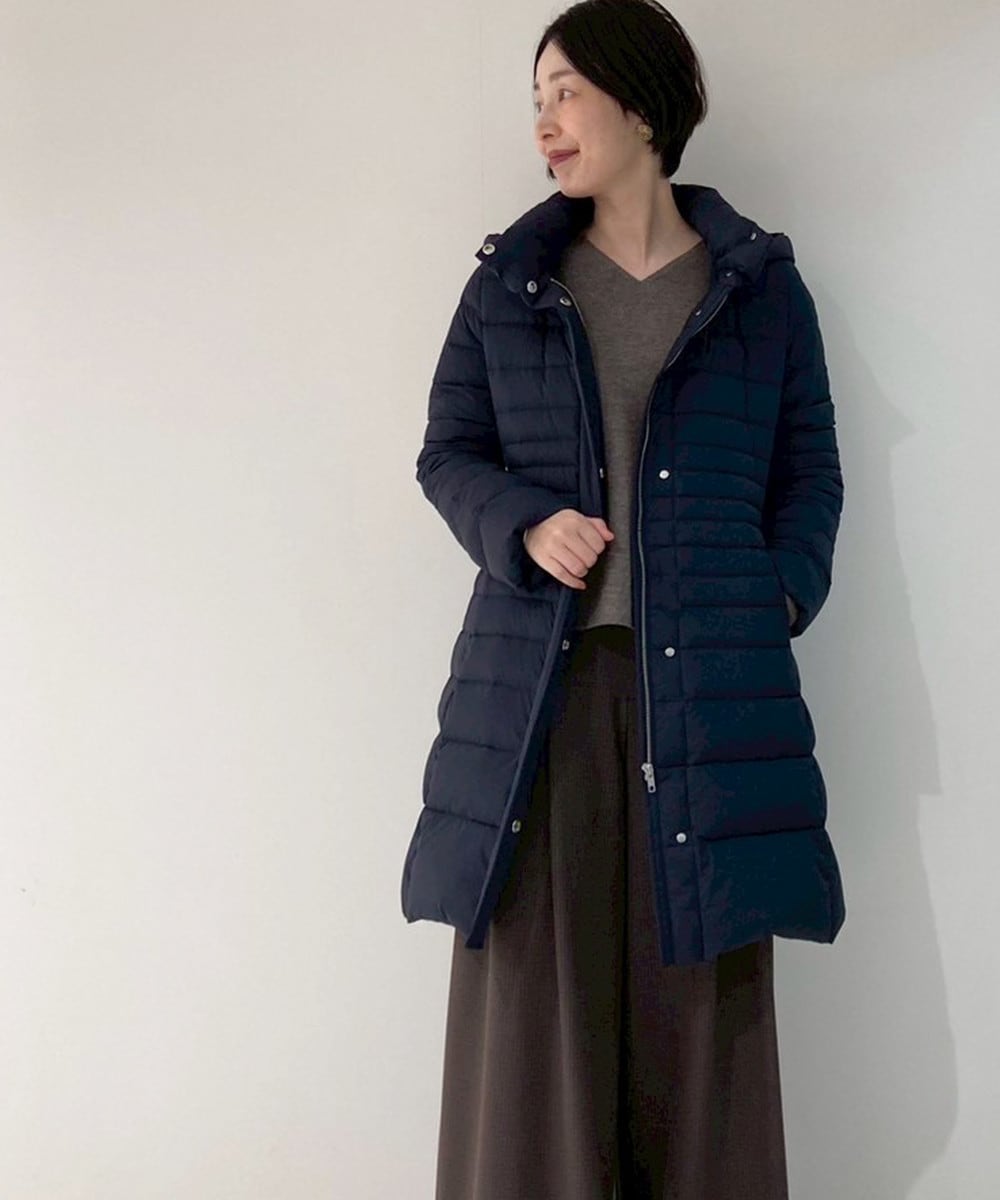 アウターはロング丈のダウンコートを