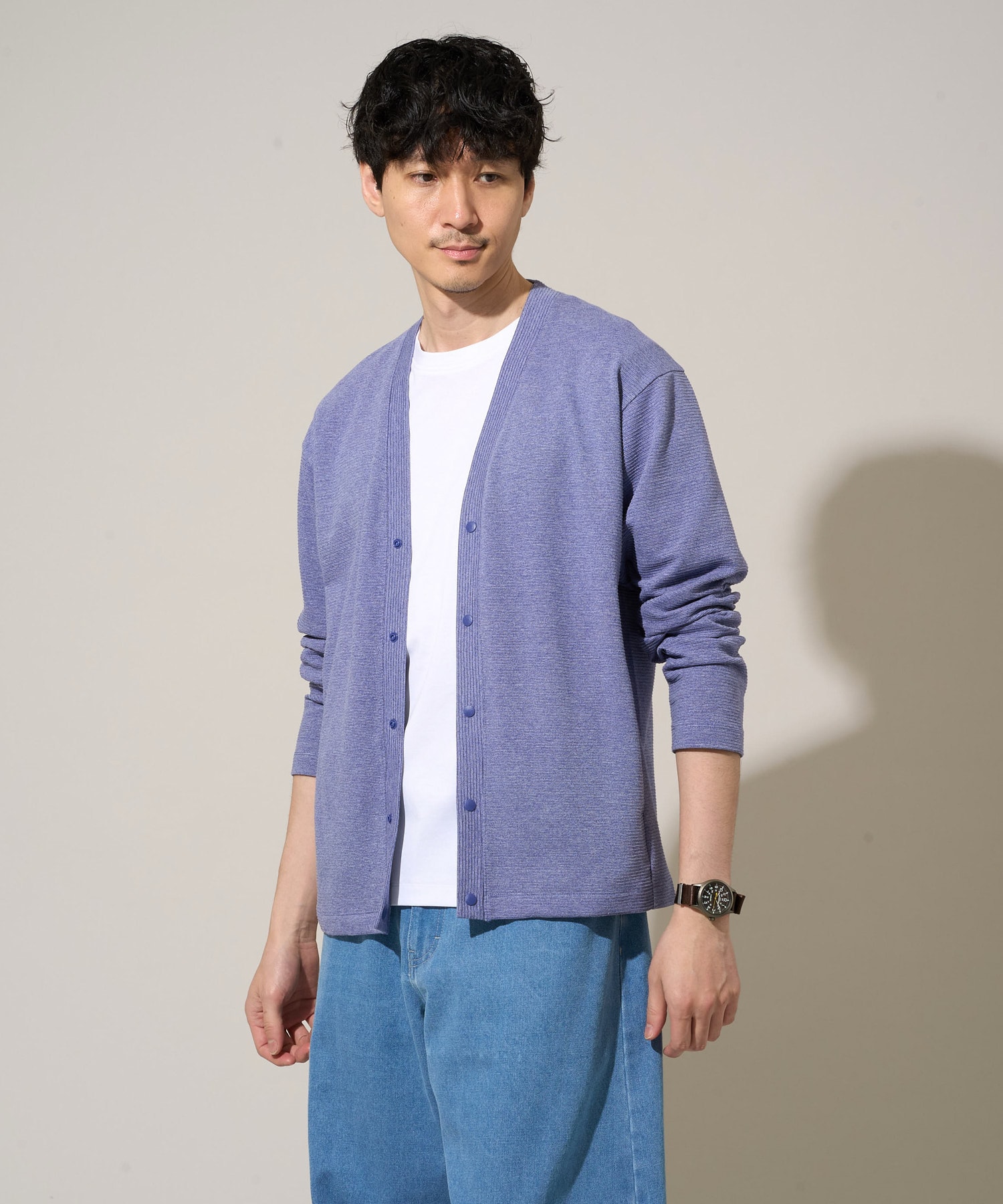 春コーデに馴染むライトカーディガン