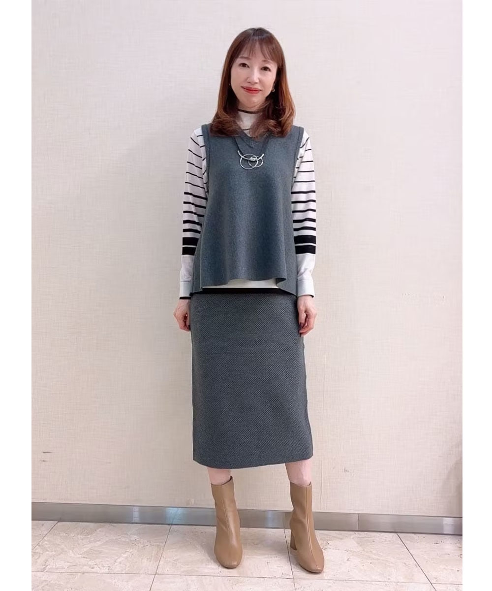 お堅くなりすぎないニットのセットアップコーデ