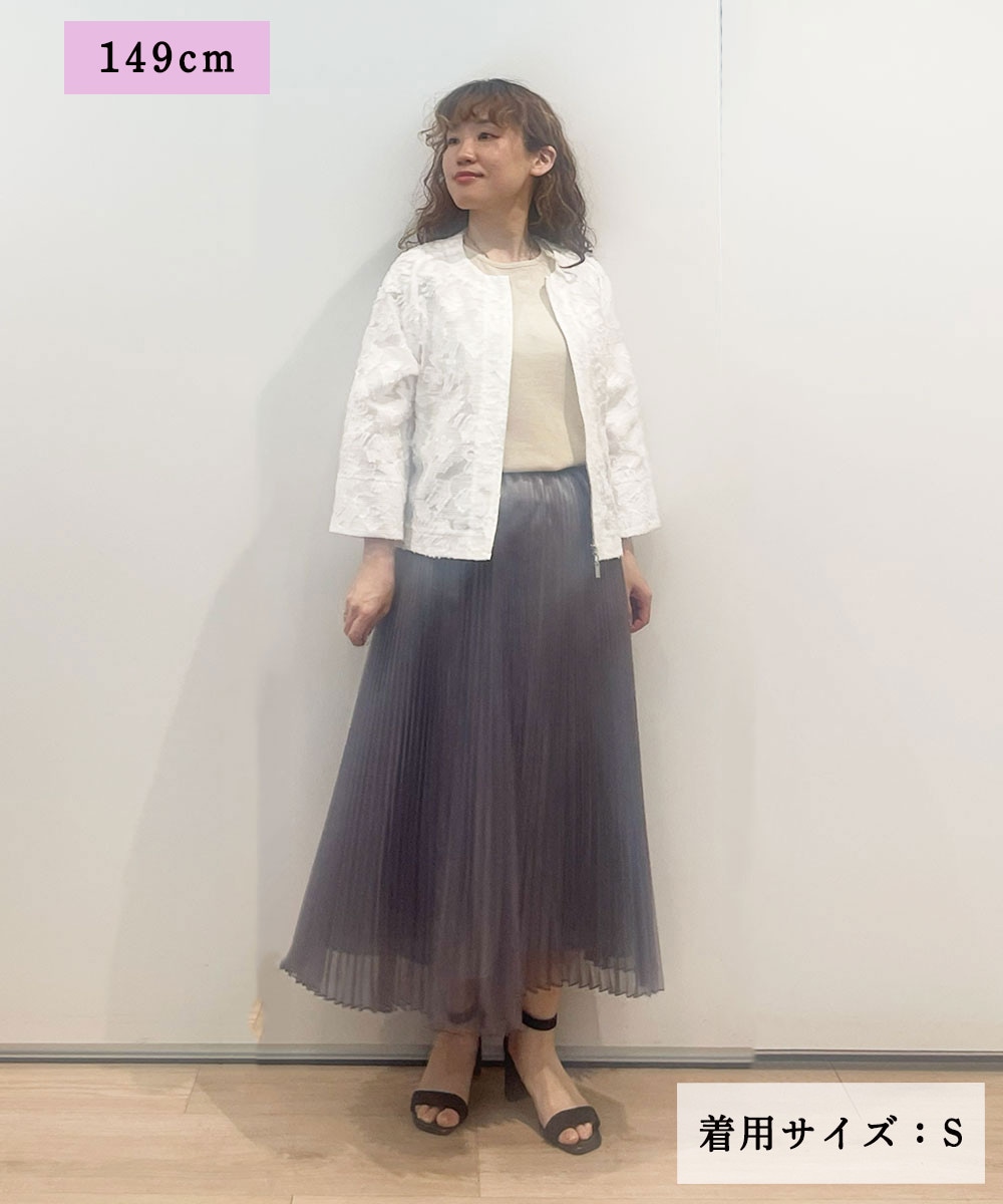 さっと羽織って、上品に華やぐ。