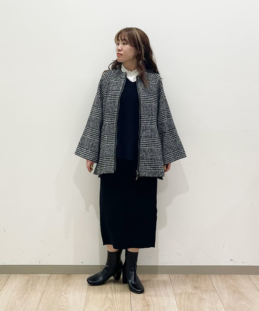 一枚で映えるポンチョジャケット