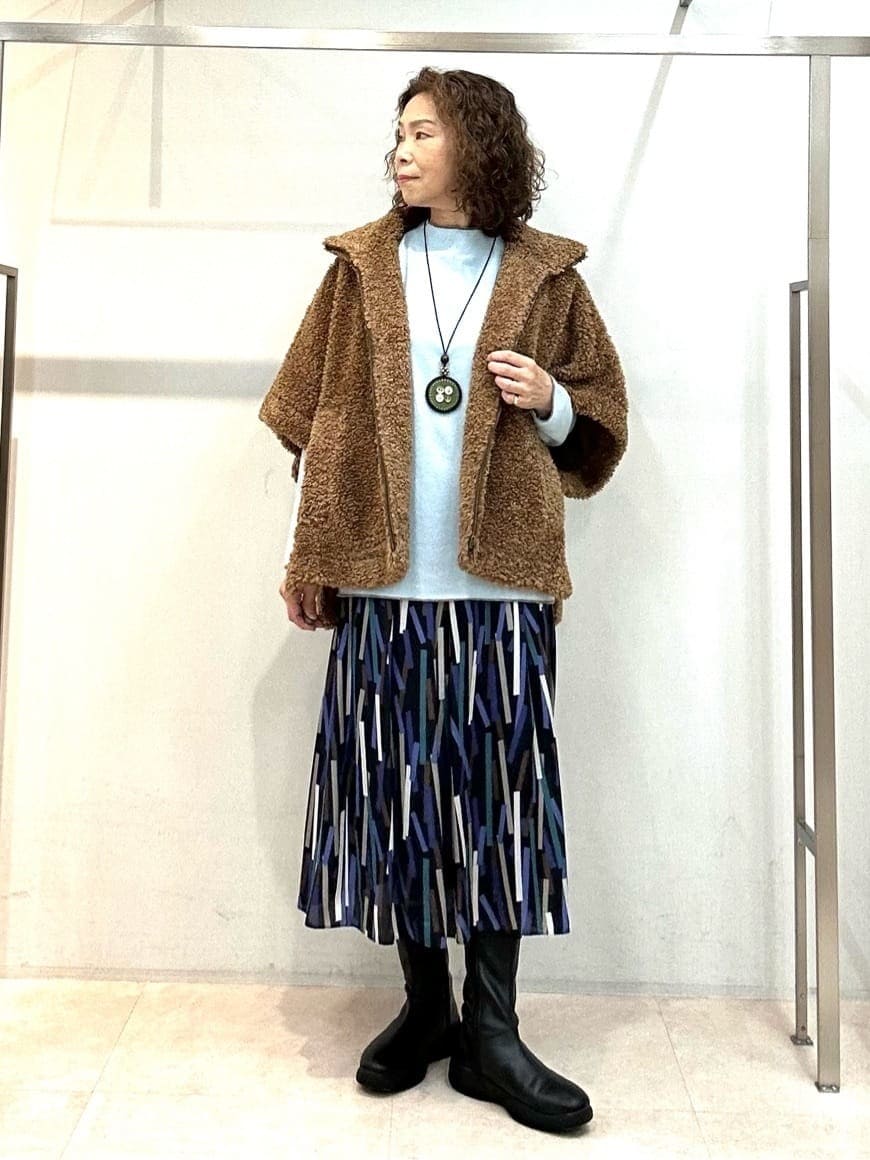 深みのあるブラウンに水色の抜け感