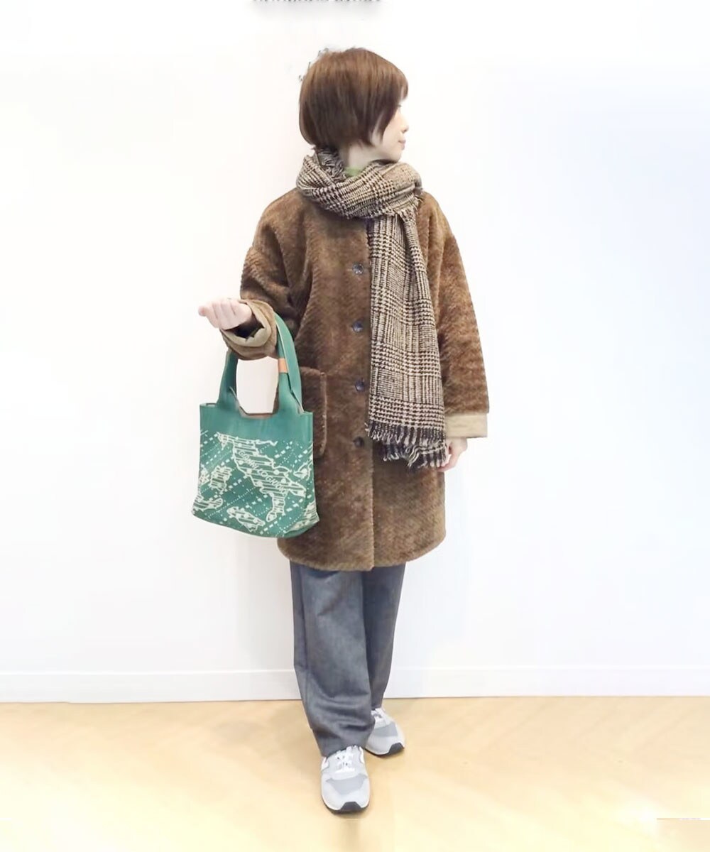 大人可愛いコートでリラックススタイル