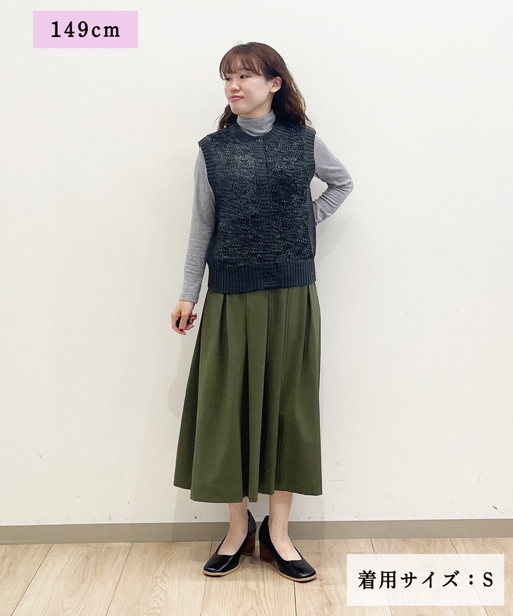 華やかなラメベストニット