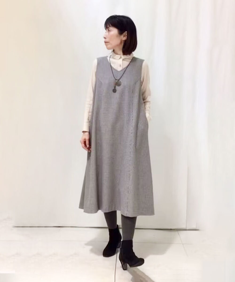 紅葉に映えるワインレッドがポイント