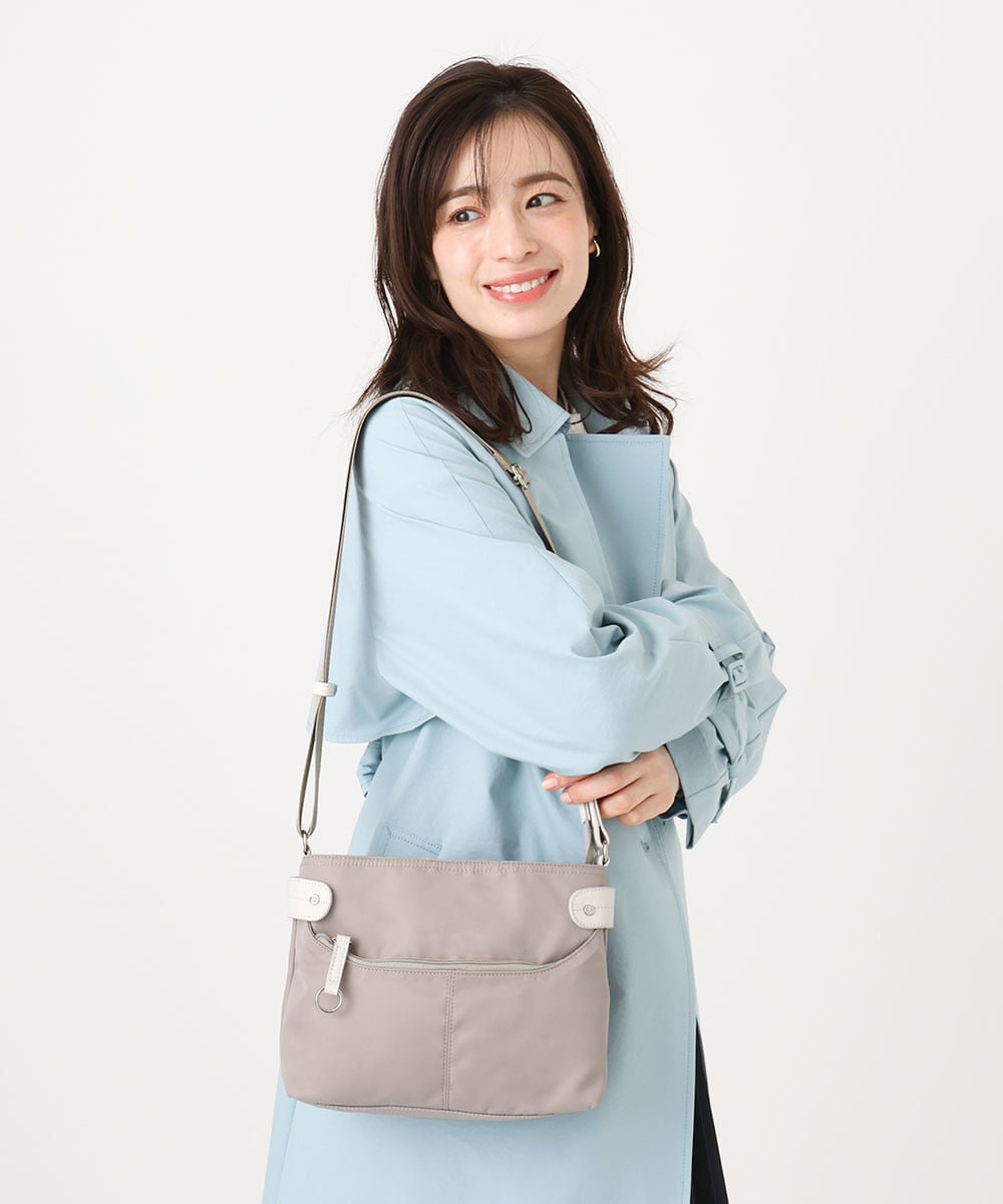 お出かけにサッと持ちたいコンパクトサイズショルダー