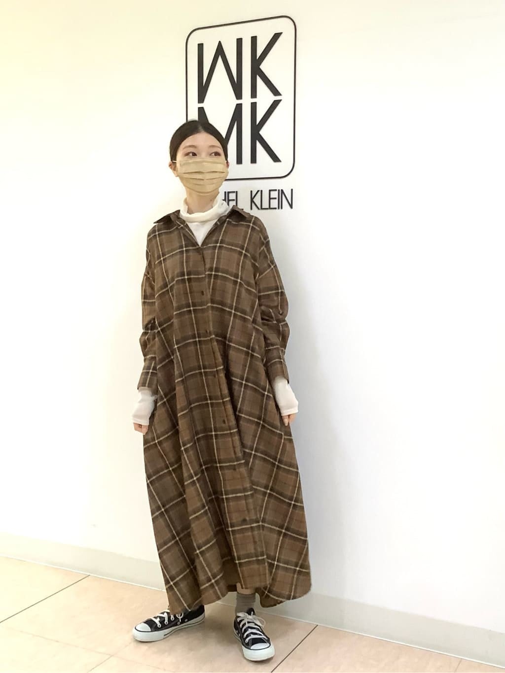MKミッシェルクランのチェック柄シャツワンピースを使ったスタッフコーディネート画像1
